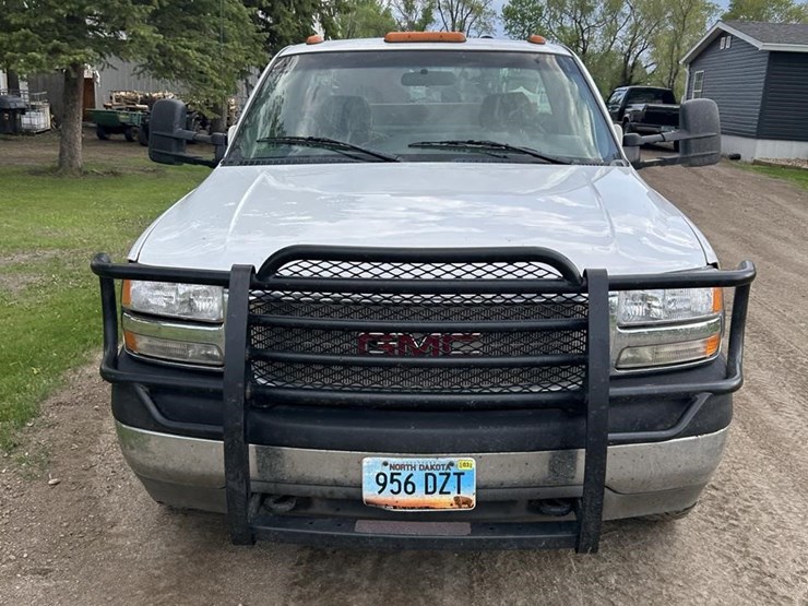 2001-gmc-3500-image-2