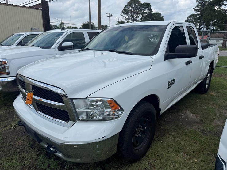 2021-ram-1500-classic-image-1