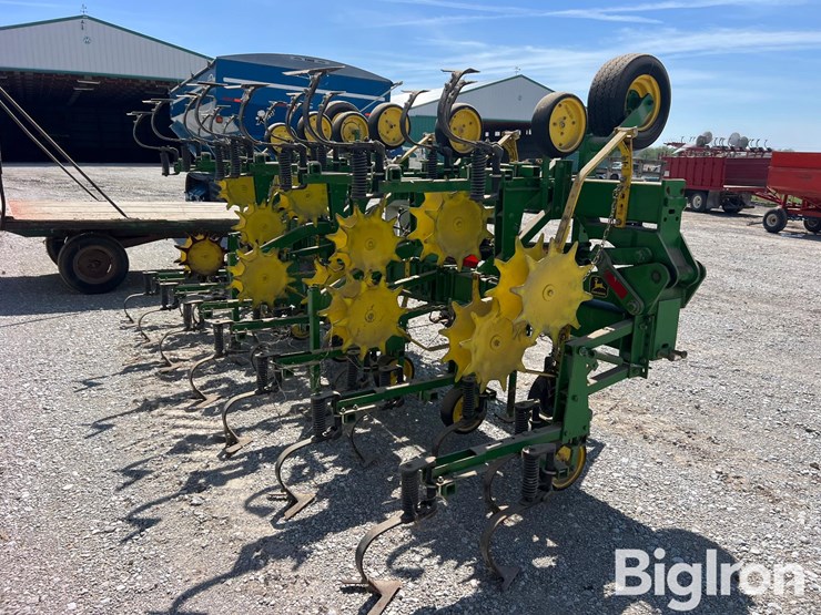 john-deere-845-image-5