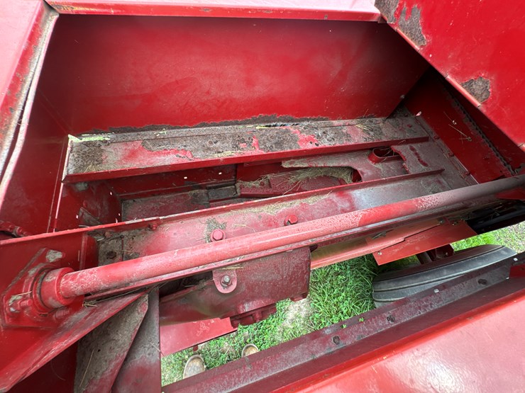 new-holland-575-image-11
