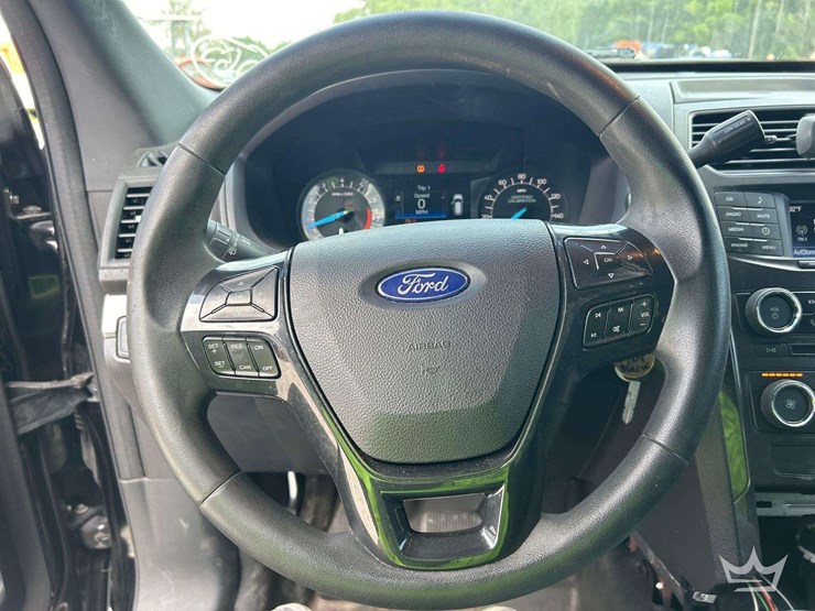 2017-ford-explorer-image-8