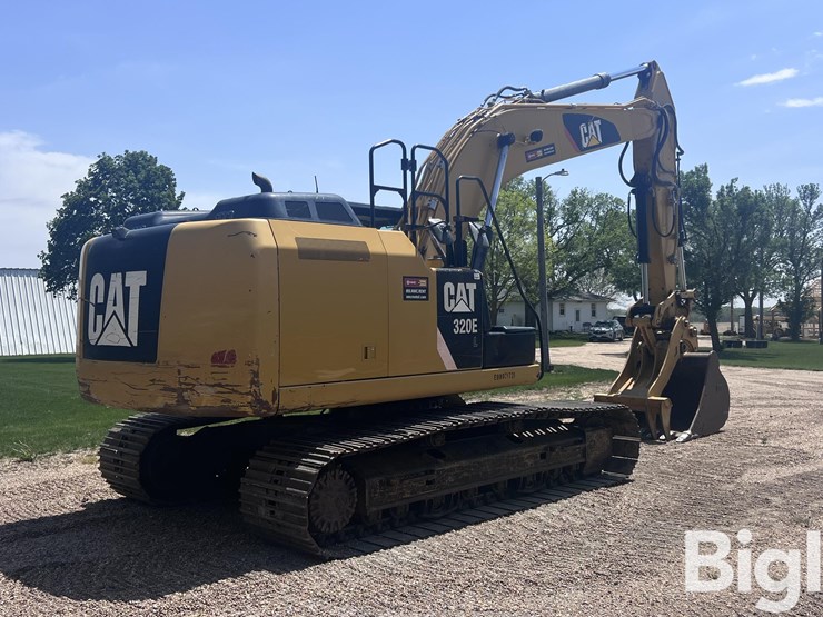 2013-caterpillar-320e-image-5
