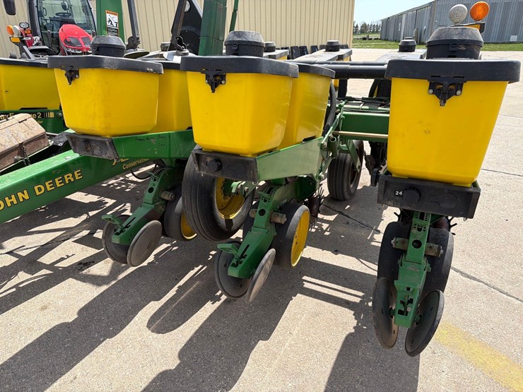 john-deere-7200-image-11