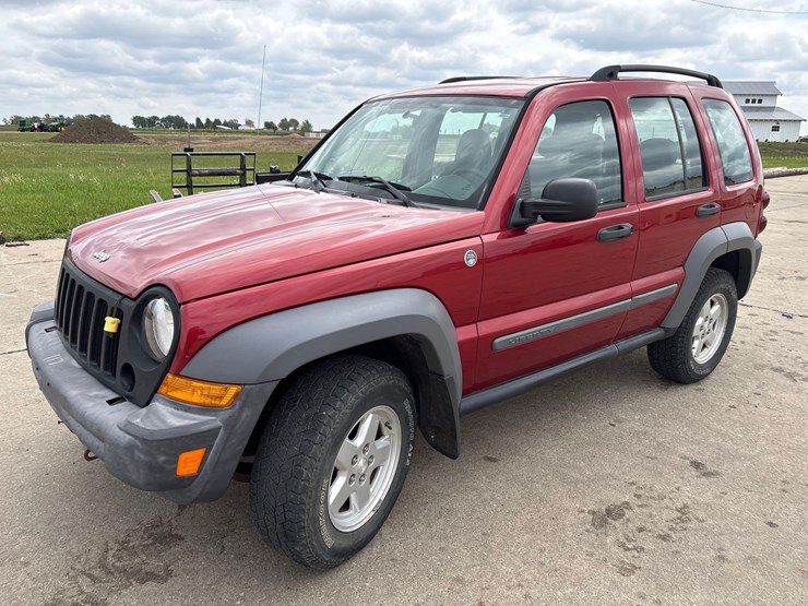 2005-jeep-liberty-sport-image-2