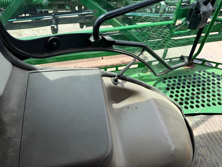 2016-john-deere-r4038-image-106