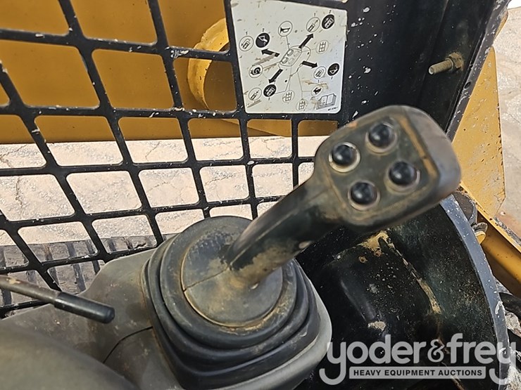 2018-caterpillar-249d-image-25