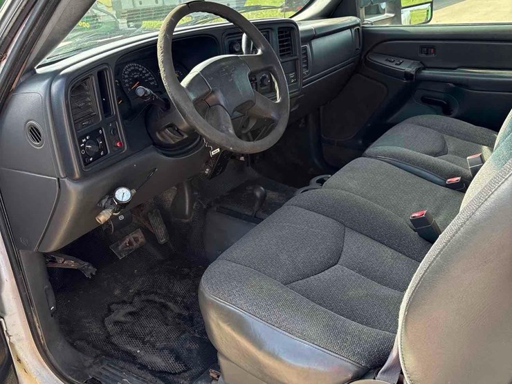 2004-chevrolet-2500hd-image-43