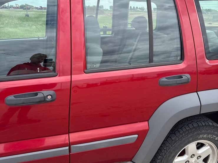 2005-jeep-liberty-sport-image-17