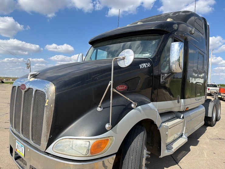 2009-peterbilt-387-image-23