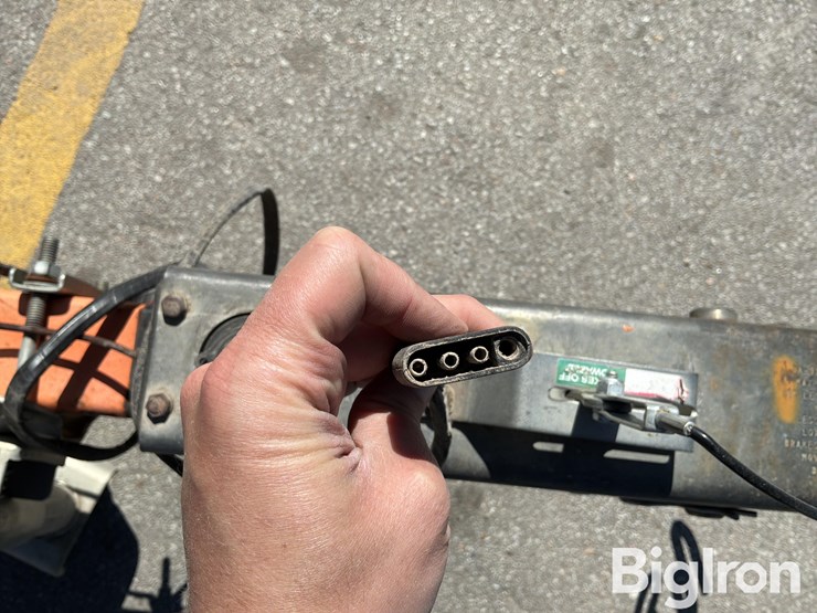 2013-jlg-t350-image-12