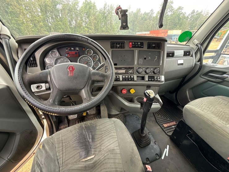 2015-kenworth-t680-image-14