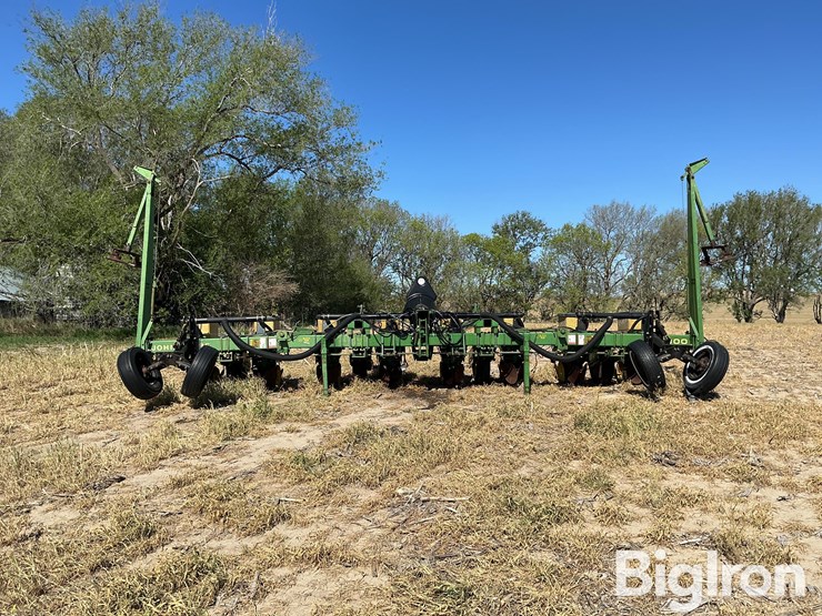 john-deere-7300-image-2