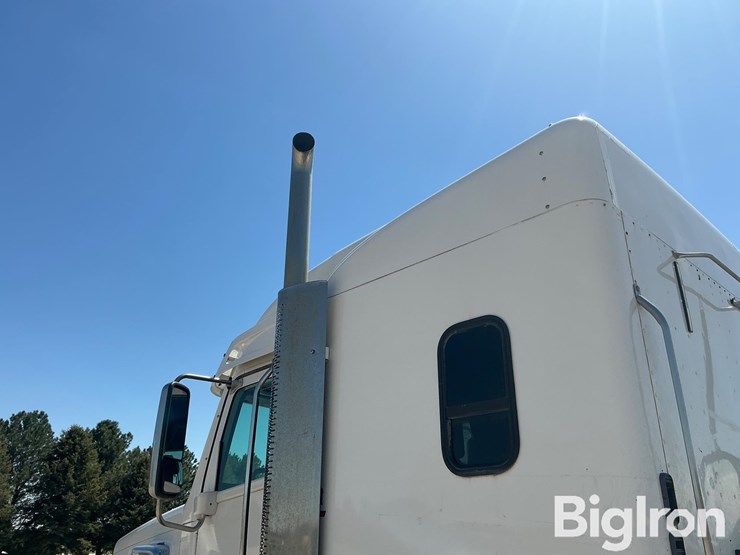 2012-freightliner-coronado-132-image-15