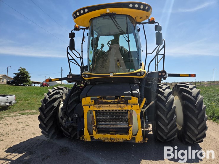 2016-new-holland-fr850-image-2