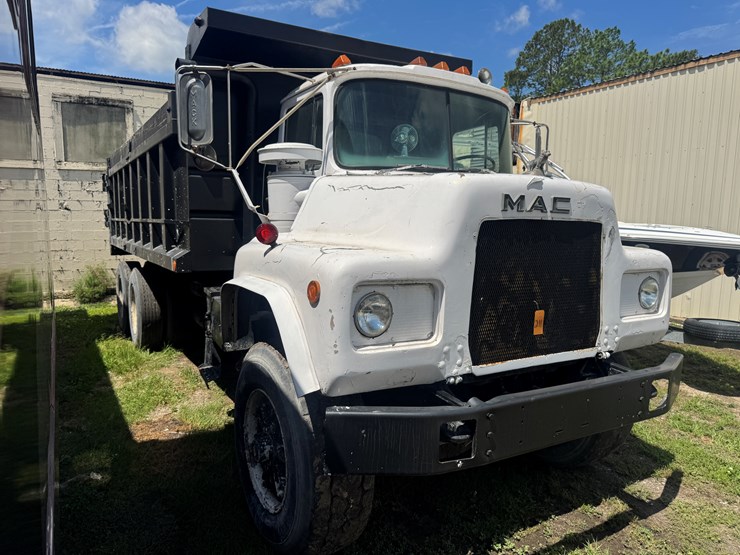 mack-dump-truck-tandem-mileage-unknown-image-2