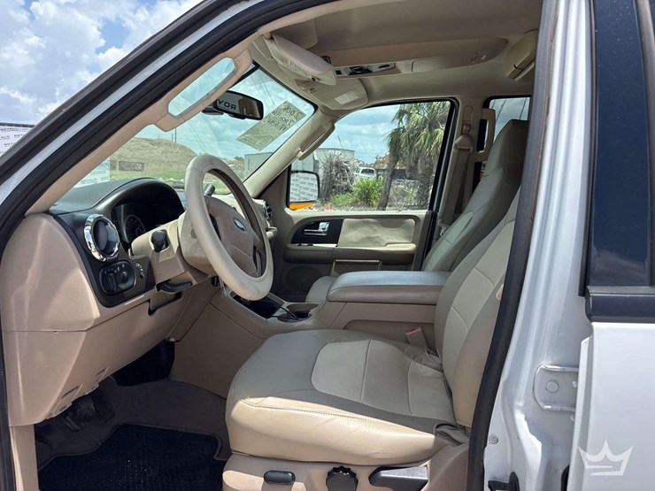 2006-ford-expedition-image-11