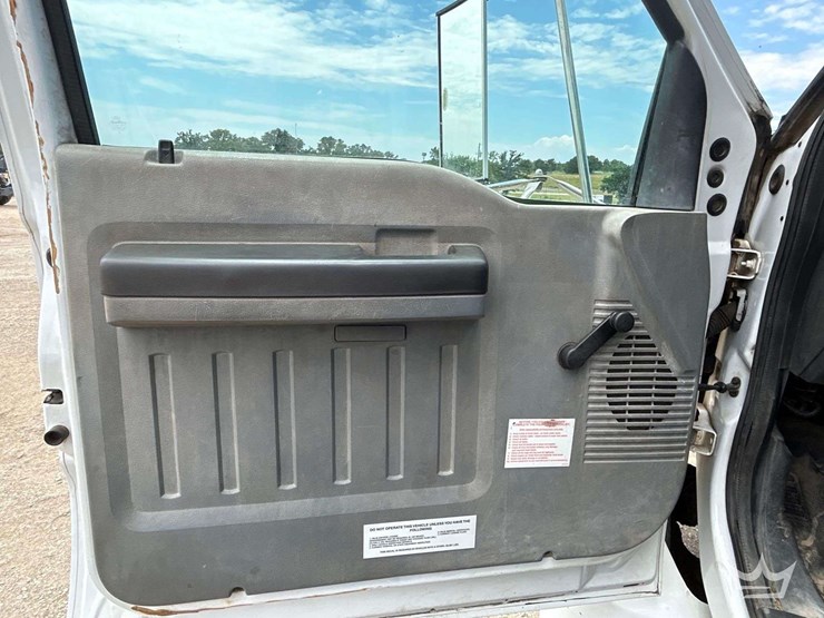 2011-ford-f750-image-13