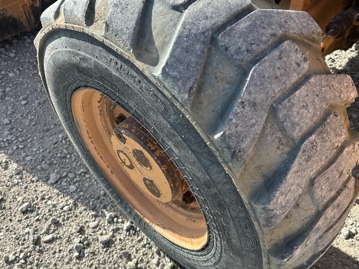 2011-case-580sn-image-9