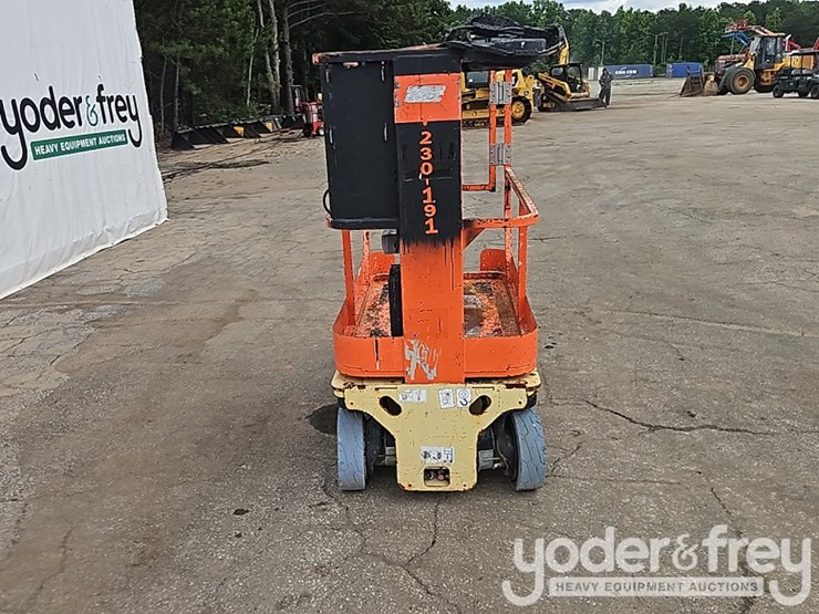 2016-jlg-1230es-image-8