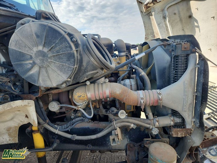 2000-freightliner-fl112-image-19