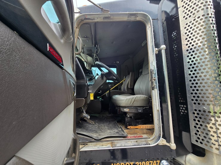 2015-kenworth-t800-image-61