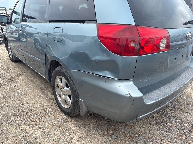 2009-toyota-sienna-image-5