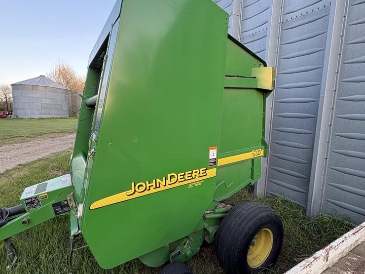 2001-john-deere-567-image-1