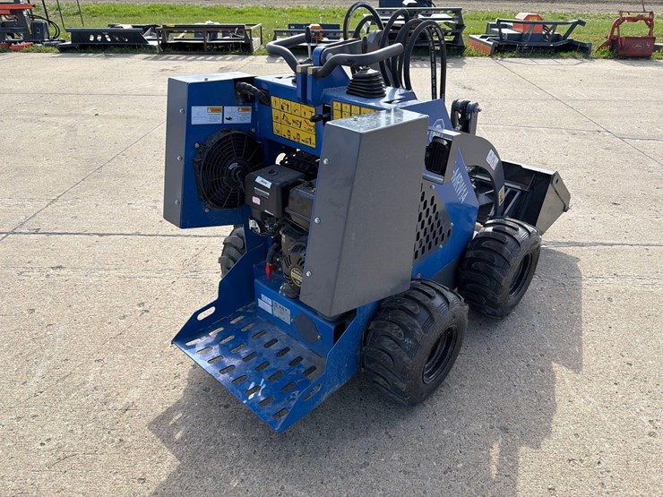 2025-agt-mx-mrw14-stand-behind-skidloader-image-3