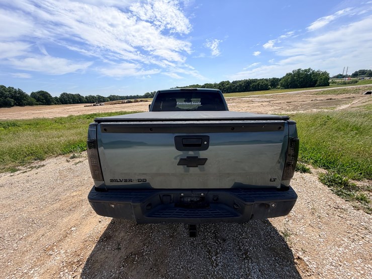 #24066-•-2011-chevrolet-silverado-pickup-truck-image-9