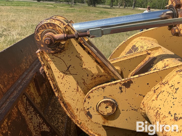 1983-caterpillar-953-image-13