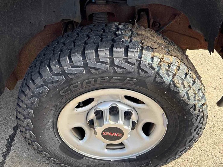 2004-chevrolet-2500hd-image-21