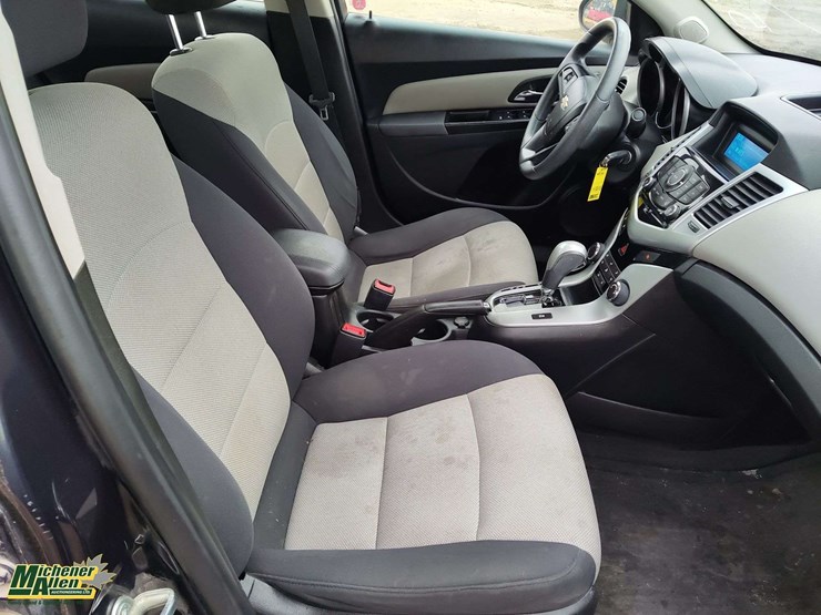 2014-chevrolet-cruze-2ls-4dr-sedan-image-18