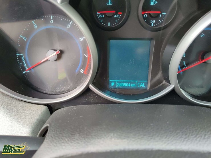 2014-chevrolet-cruze-2ls-4dr-sedan-image-25