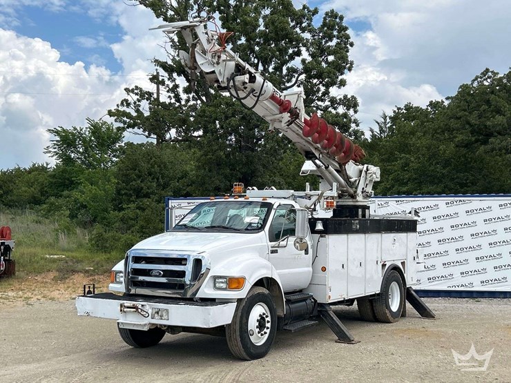 2011-ford-f750-image-1