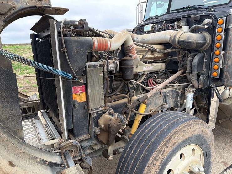 2000-peterbilt-379-image-55