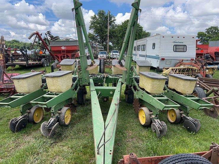 john-deere-7000-image-1