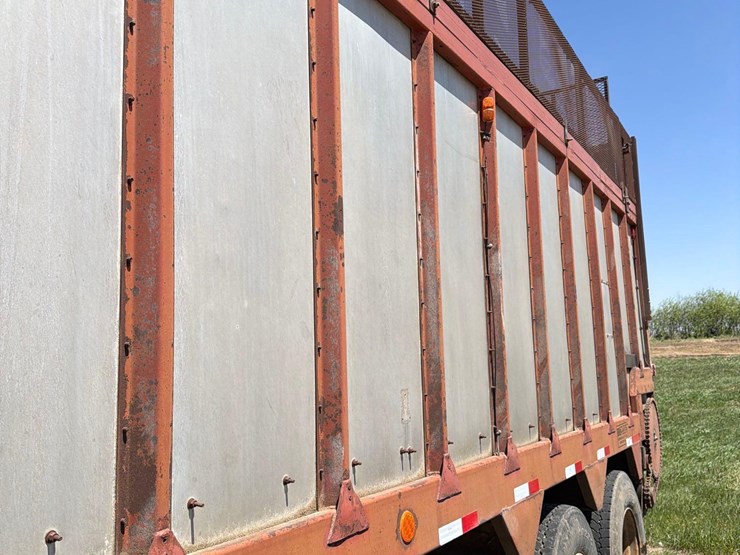 1976-bobc-30ft-live-bottom-semi-silage-trailer-image-12