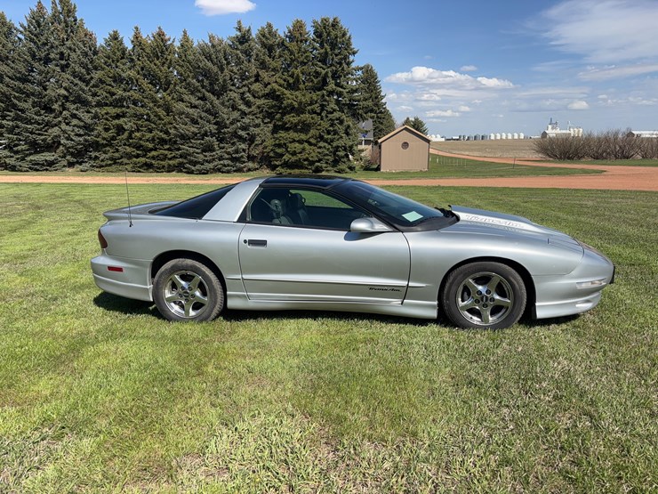 1997-pontiac-firebird-trans-am-coupe-image-4