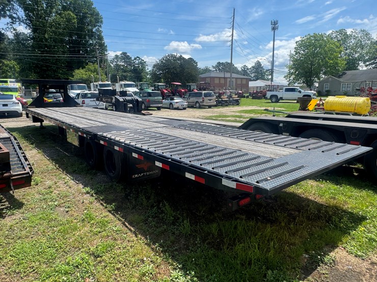 2023-kraftsman-40'-dual-tandem-gooseneck-trailer-with-hydraulic-dovetail,-hyd-landing-gear-image-4