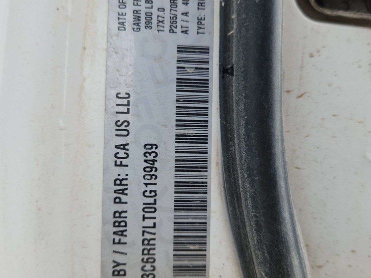 2020-ram-1500-classic-image-53