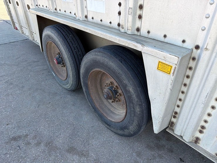 1992-wilson-livestock-trailer-image-19