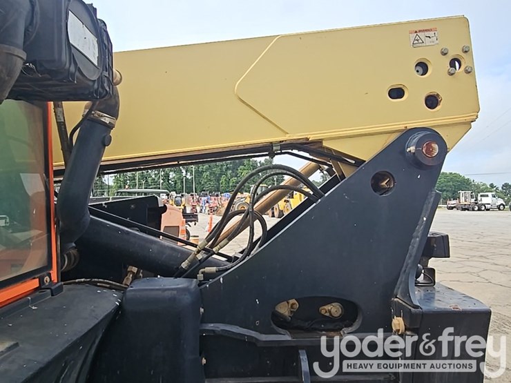 2016-jlg-g6-42a-image-23