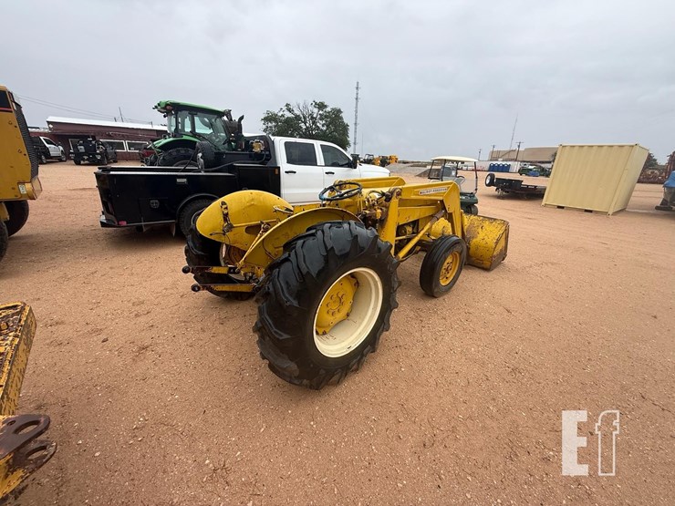 massey-ferguson-tractor-5651-image-4