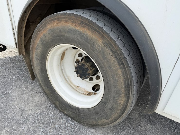 2008-ford-f750-image-12