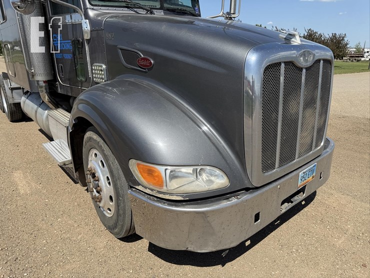 2009-peterbilt-386-image-21