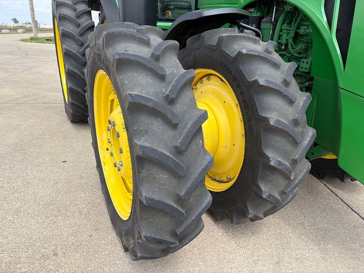 2012-john-deere-8310r-image-17