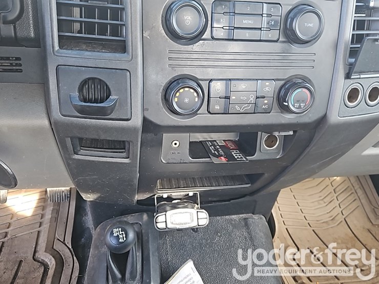 ford-f350-xl-image-21