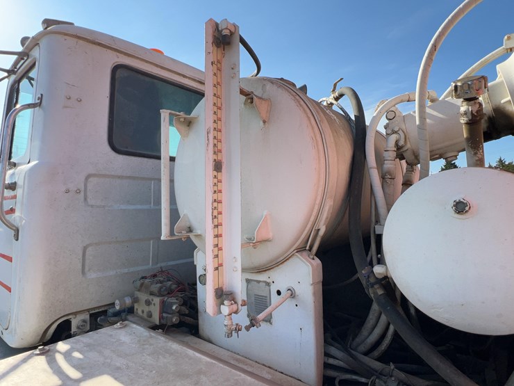 2001-mack-rd600-image-35