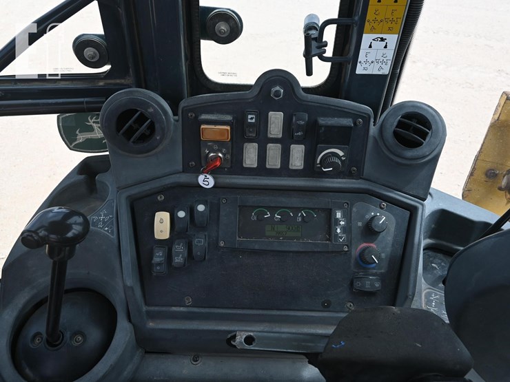 2011-deere-310sj-image-5