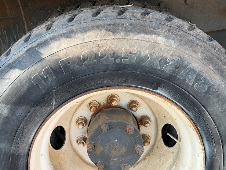 2001-mack-rd690s-image-42